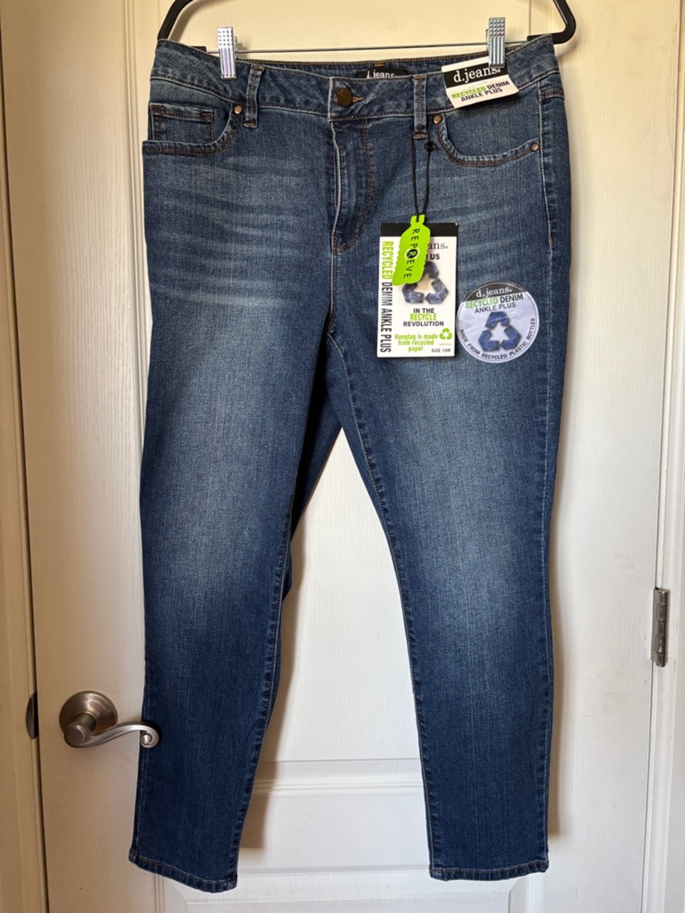 d. jeans Classic Mid Blue Cropped Ankle Jeans